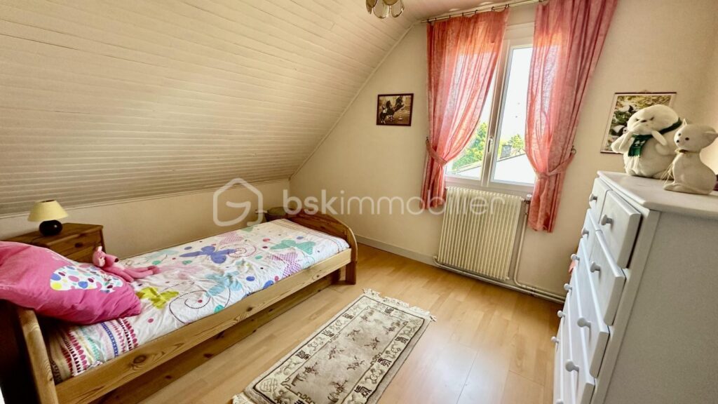 Maison – 8 pièces – 4 chambres – 145 m²