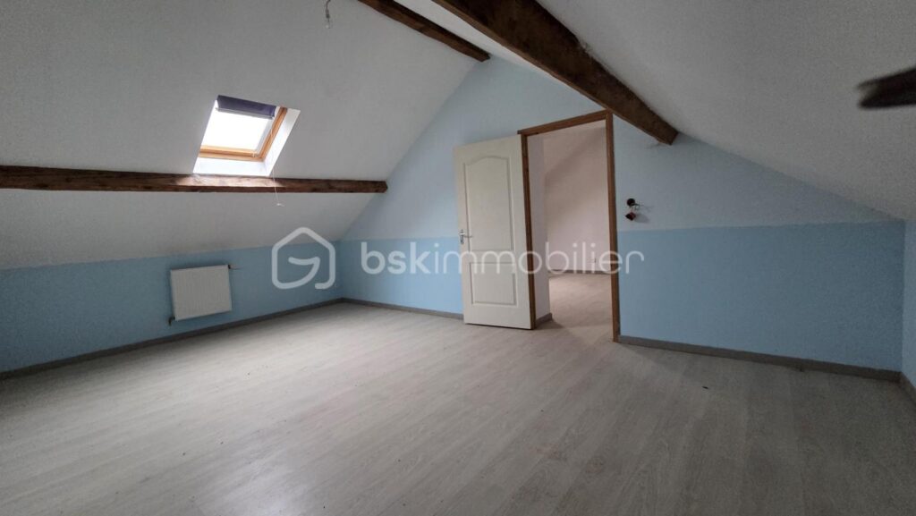 Bogny-sur-Meuse : Ensemble immobilier polyvalent divisé en 2 maisons avec belle vue dégagée sur la Meuse – 7 pièces – 4 chambres – 126 m²