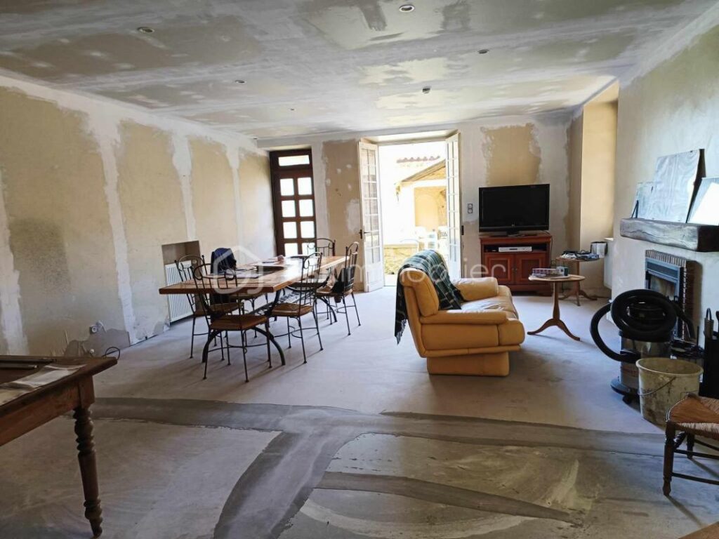 Vends Maison en Plein Cœur du Centre Ville de Belvès avec Terrasse Couverte & Jardin – 4 pièces – 3 chambres – 108 m²
