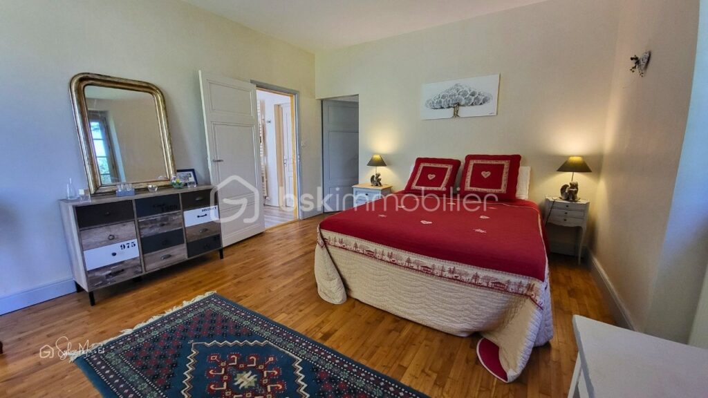 Maison et gîte 15 pièces – 2 piscines Parc arboré – 15 pièces – 9 chambres – 520 m²