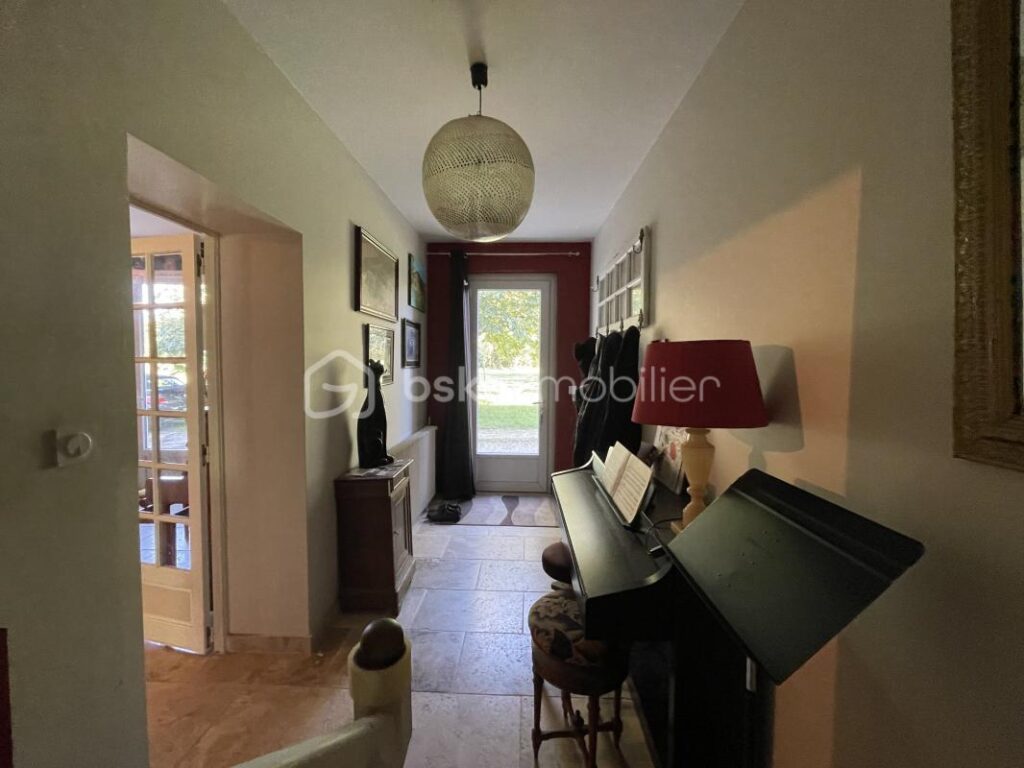 Belle Maison en Pierres – Grand Terrain Arboré – 5 pièces – 4 chambres – 145 m²