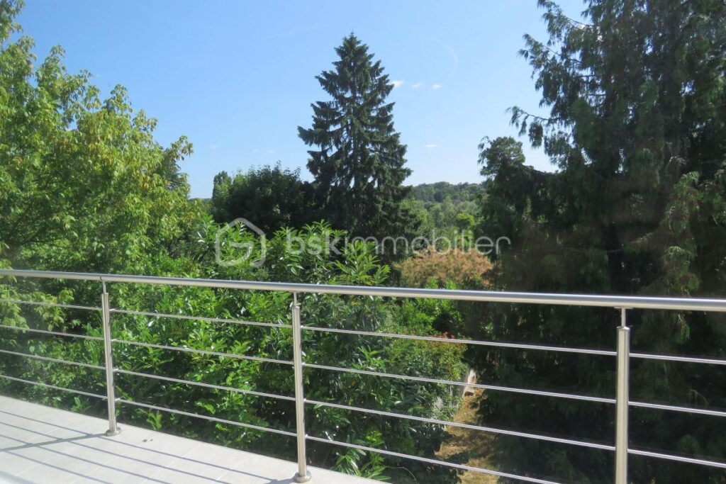 Maison d’architecte à CHARTRETTES de 195m² – 6 pièces – 4 chambres – 195 m²