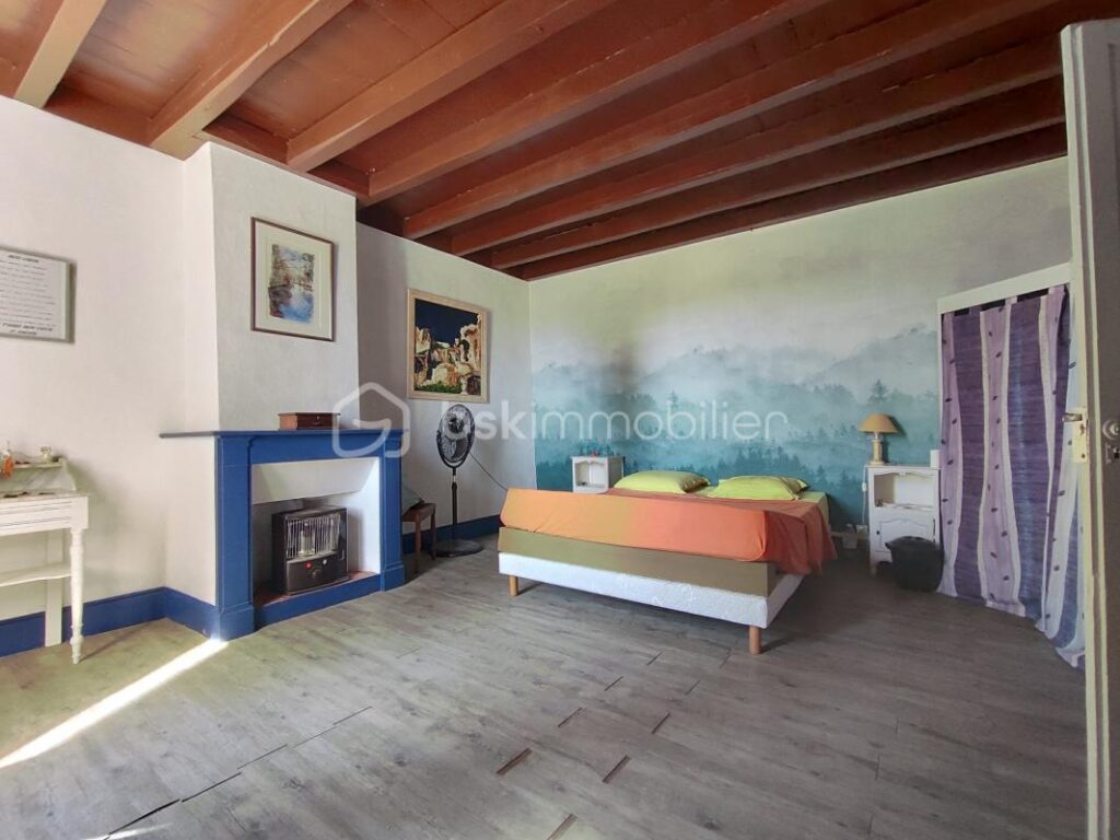 MAISON AVEC PISCINE ET GRAND TERRAIN – 7 pièces – 3 chambres – 200 m²