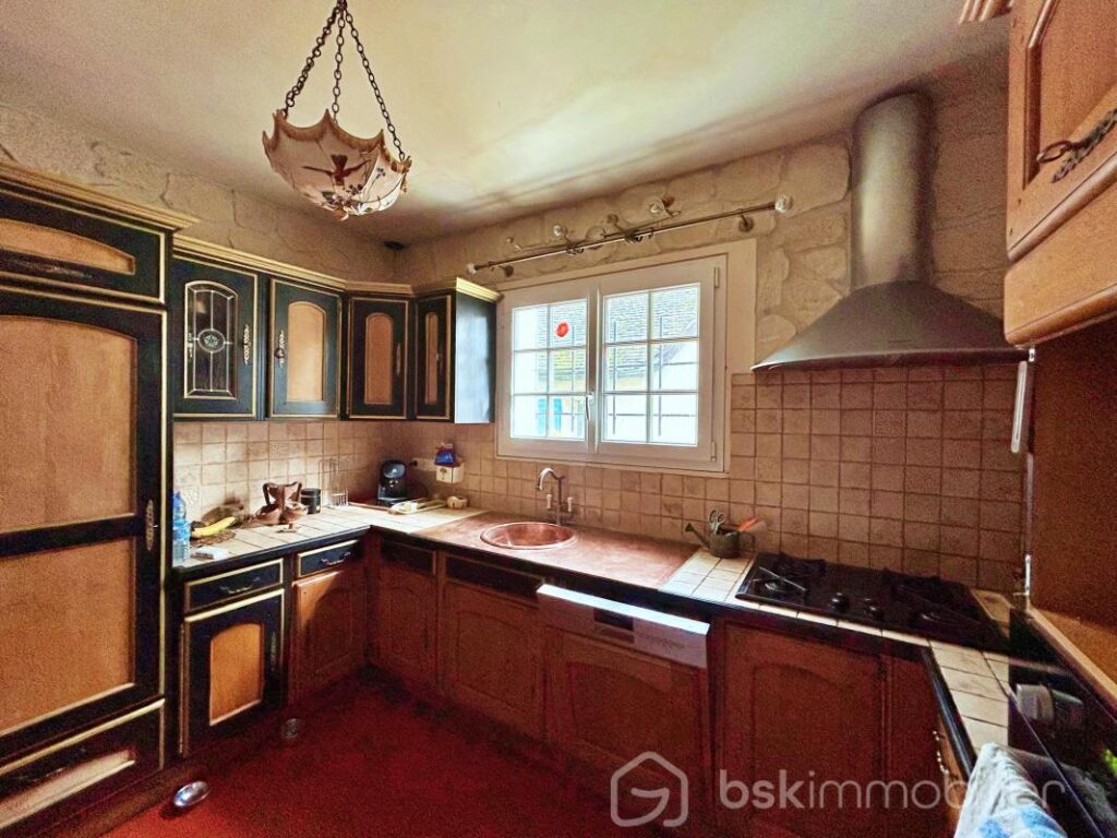 Magnifique propriété de charme du milieu XIXème, offrant 3 maisons pour une surface habitable de 487m2 au total – NR pièces – 12 chambres – 487 m²