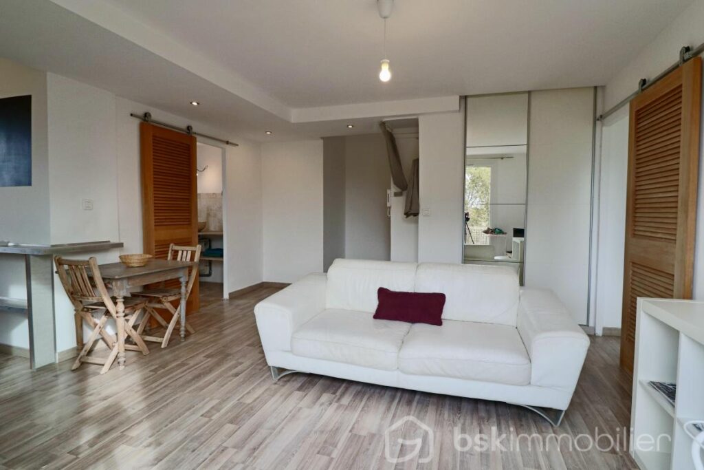 TOULON EST (83100)- Appartement Rénové de 2 pièces avec balcon et Vue dégagée ! – 2 pièces – 1 chambre – 42 m²