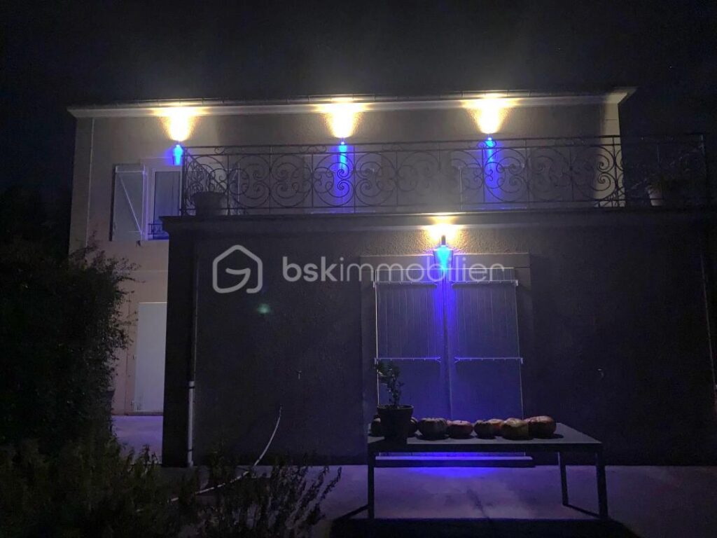 A proximité de Roanne, Villerest 42300, superbe maison de caractère, 9 pièces, 6 chambres, cadre de vie exceptionnel et vue panoramique sur le lac de VILLEREST – 9 pièces – 6 chambres – 377 m²