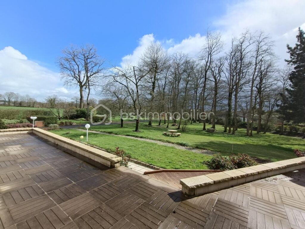 Maison 13 pièces 240m² – 13 pièces – 6 chambres – 240 m²