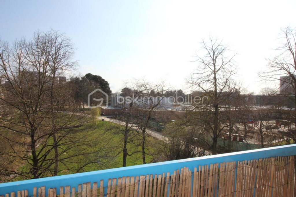 Studio au 4ᵉ étage, lumineux et rénové – Quartier du Triangle – 2 pièces – NR chambres – 35 m²