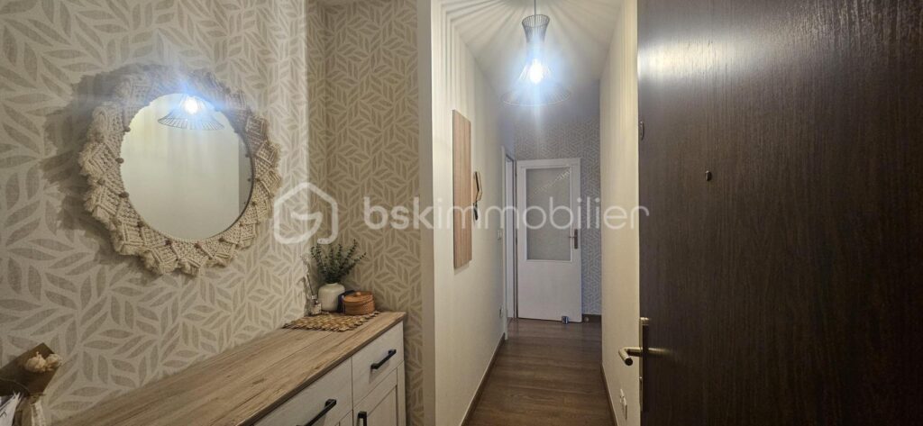 Echirolles – Quartier La Commanderie : Magnifique T4 transformé en T3 – Vue dégagée – Terrasse + Balcon – Résidence fermée – 4 pièces – 3 chambres – 70 m²