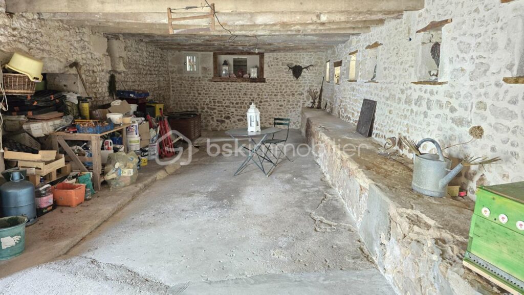 Charentaise de plus de 300m2 avec étang et gite – 11 pièces – 6 chambres – 364 m²