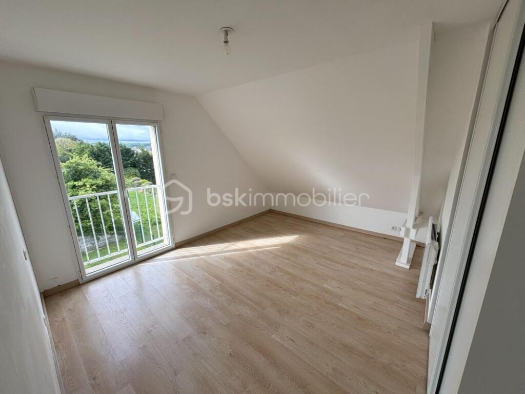 Maison à 10 min à pied de la mer avec dépendance et garage – 4 pièces – 3 chambres – 125 m²