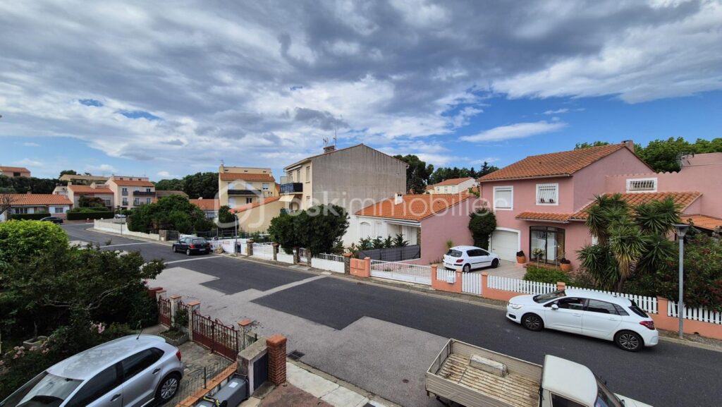 A VENDRE APPARTEMENT 4 PIECES DE 83M² REFAIT A NEUF A ARGELES SUR MER -COTE VILLAGE – PROCHE DE TOUS LES COMMERCES ET DES ECOLES – TROIS CHAMBRES – VUE SUR LES ALBERES – 5 pièces – 3 chambres – 83 m²
