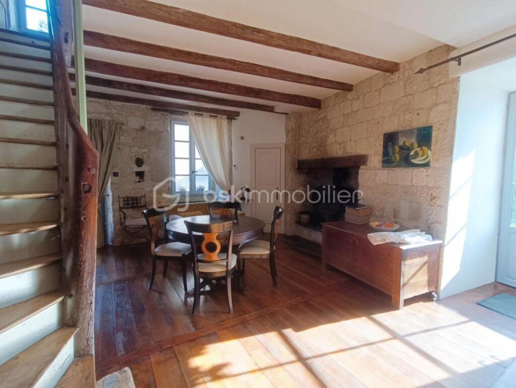 Maison de charme avec vue panoramique et piscine d’exception – 5 pièces – 2 chambres – 118 m²