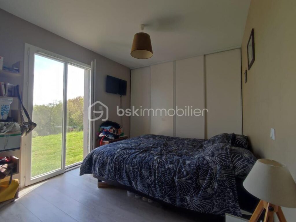 Maison contemporaine paisible à Tauriac – Un havre de tranquillité champêtre – 6 pièces – 5 chambres – 130 m²