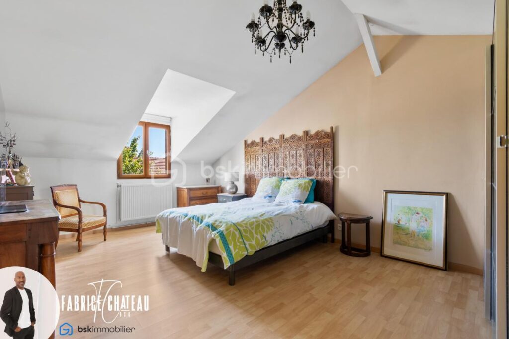 Grande maison familiale avec 5 chambres – cachet et jardin paysager – 8 pièces – 5 chambres – 212 m²