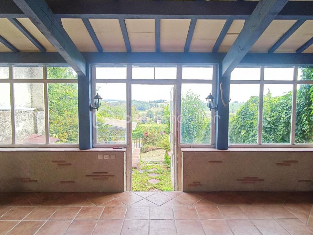 Un fragment d’histoire rien qu’à vous – Ancienne Tour de Guet avec jardin ! – 4 pièces – 2 chambres – 150 m²