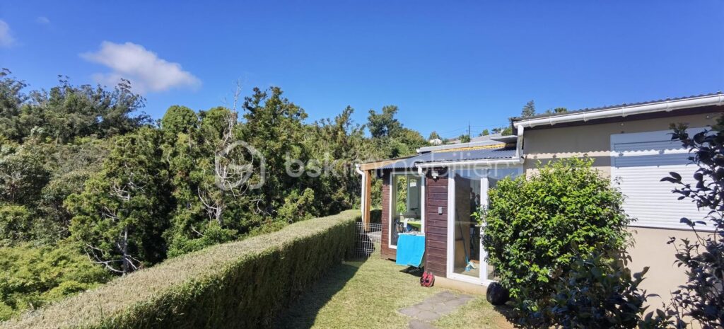 A VENDRE – VILLA – SAINT DENIS – LE BRULE – 8 pièces – 4 chambres – 267 m²