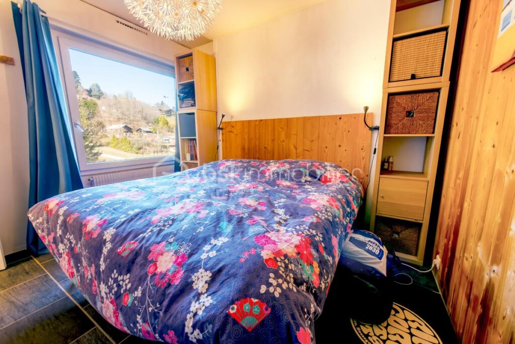 74170 – SAINT GERVAIS LES BAINS – APPARTEMENT 82M2 – 2 CHAMBRES – PROCHE CENTRE ET TÉLÉCABINES – TRAVERSANT, LUMINEUX, CALME – 3 pièces – 2 chambres – 81 m²