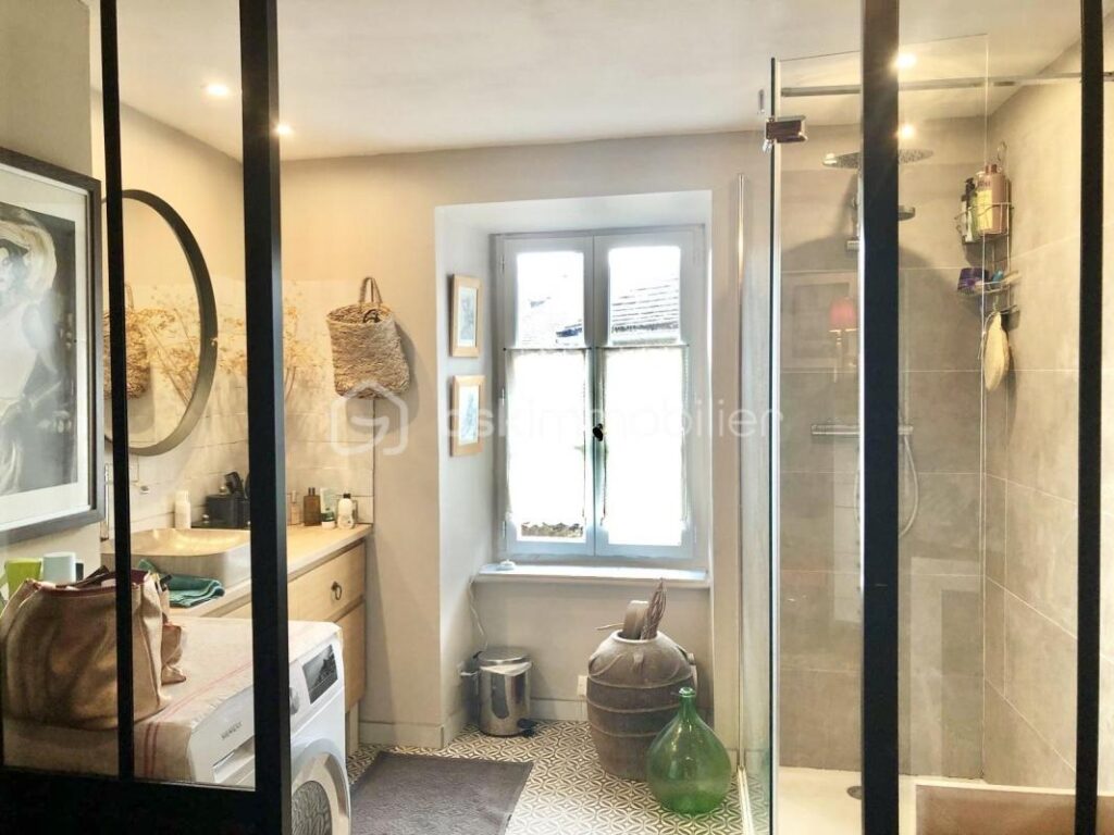 Superbe maison de village de 105 m² avec grand jardin de 830 m² sans vis à vis et vue montagne – 4 pièces – 3 chambres – 105 m²