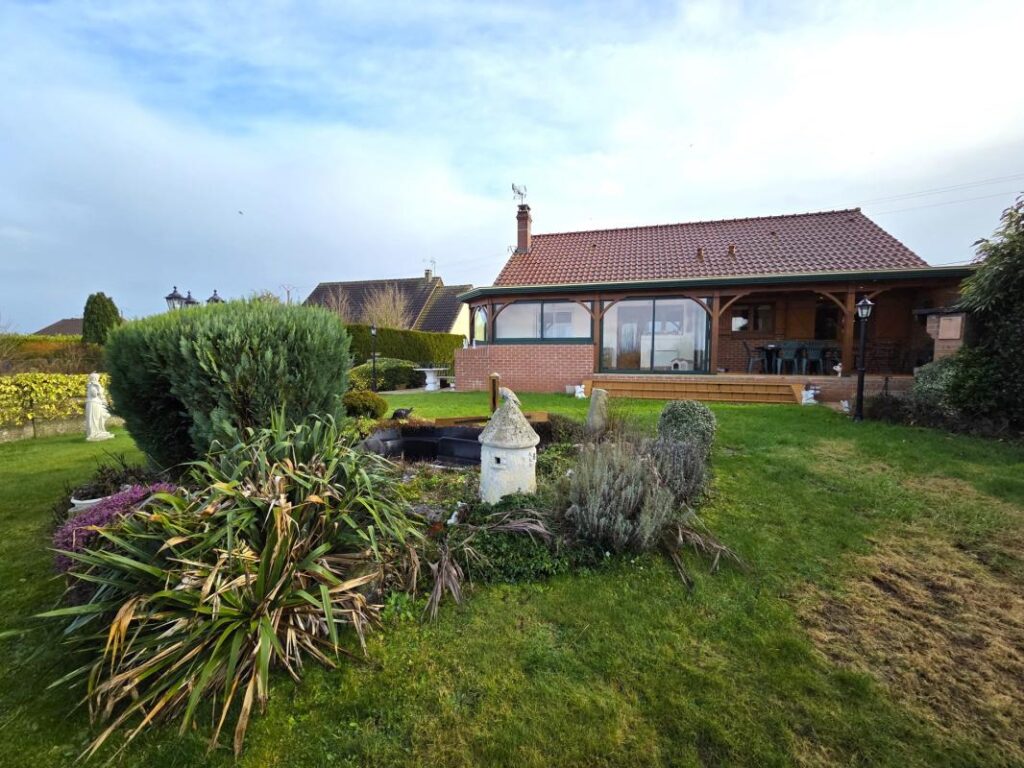 PAVILLON BRIQUES PLAIN PIED BERNARD LANNOY SOUS SOL COMPLET – 6 pièces – 3 chambres – 108 m²