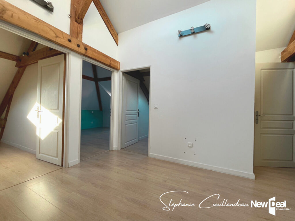 Appartement duplex sur le hauteurs d’Aix les Bains avec belle vue dégagée – 5 pièces – 3 chambres – 93 m²