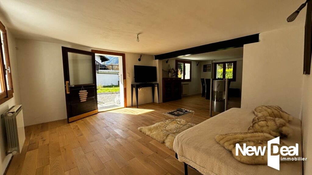 CHALET – 2 APPARTEMENTS – CHAMONIX MONT-BLANC – 6 pièces – 4 chambres – 101 m²