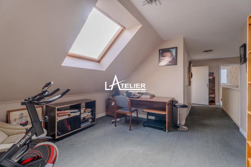 Sautron centre 70m2 pièce de vie, 6ch, vue dégagée sur Cens – 11 pièces – 6 chambres – 230 m²