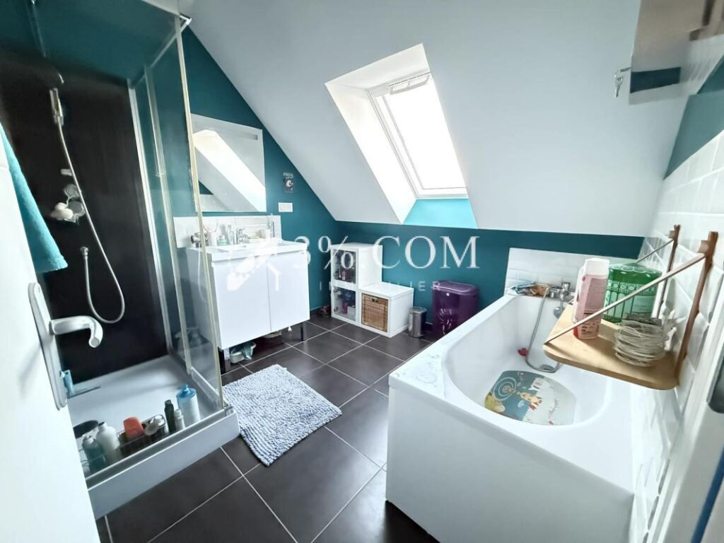 MAISON INDIVIDUELLE RCENTE 4 CH 102 M2 GRAND GARAGE ET JARDI – 5 pièces – 4 chambres – 102 m²