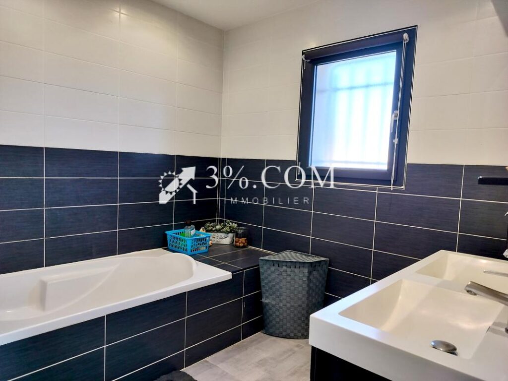 Villa contemporaine offrant 3 chambres et 114m2 habitables s – 5 pièces – 3 chambres – 115 m²