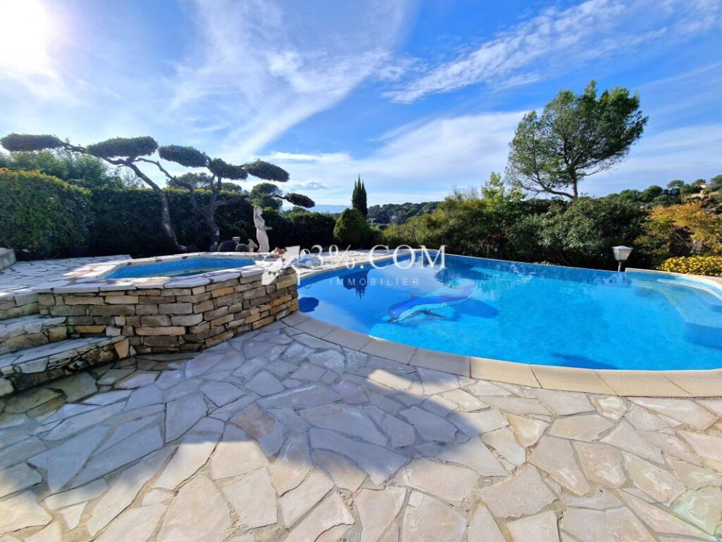 Villa de standing au coeur des Golfs de Saint-Raphaël – 6 pièces – 4 chambres – 196 m²