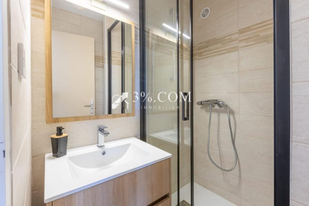 APPARTEMENT SUR I’ILE PRIVEE DES MARINAS – 2 pièces – 1 chambre – 30 m²