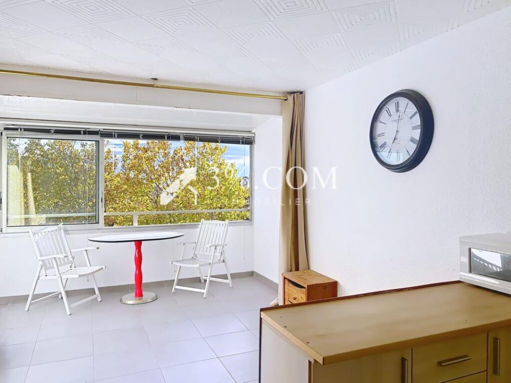 Studio de 24.85 m2 avec loggia, cellier & parking à Gruissan – 1 pièce – NR chambres – 24 m²