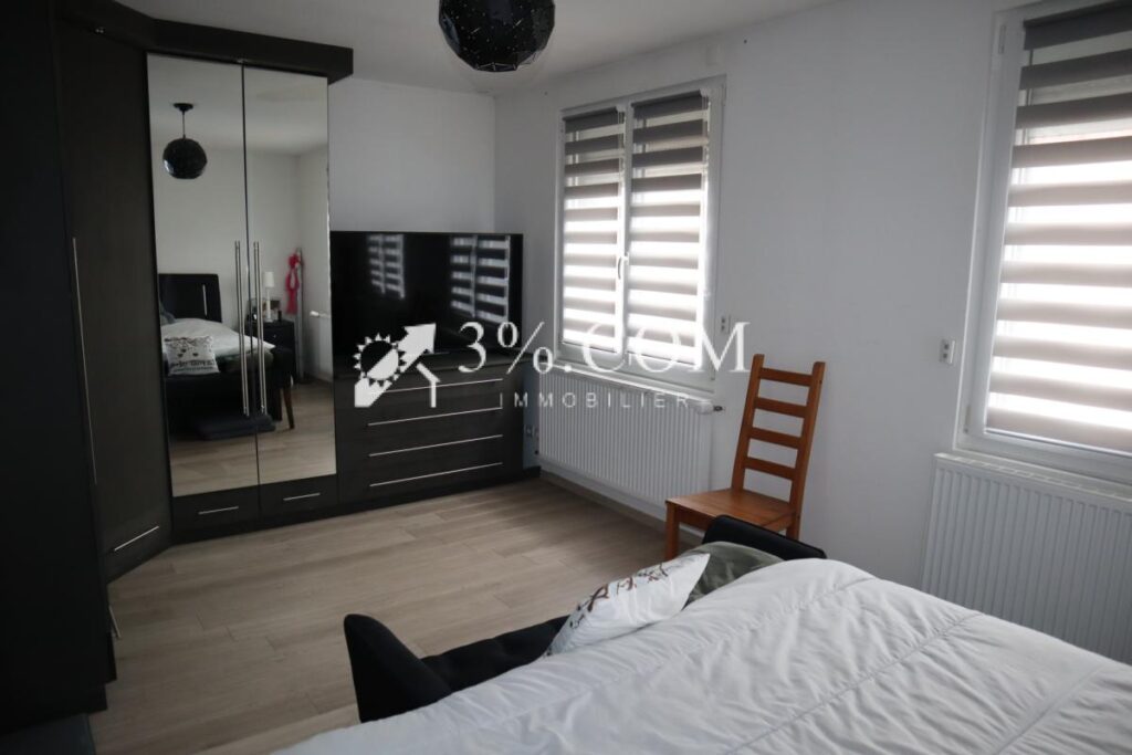 Maison 4 chambres, jardin, garages – 6 pièces – 4 chambres – 141 m²