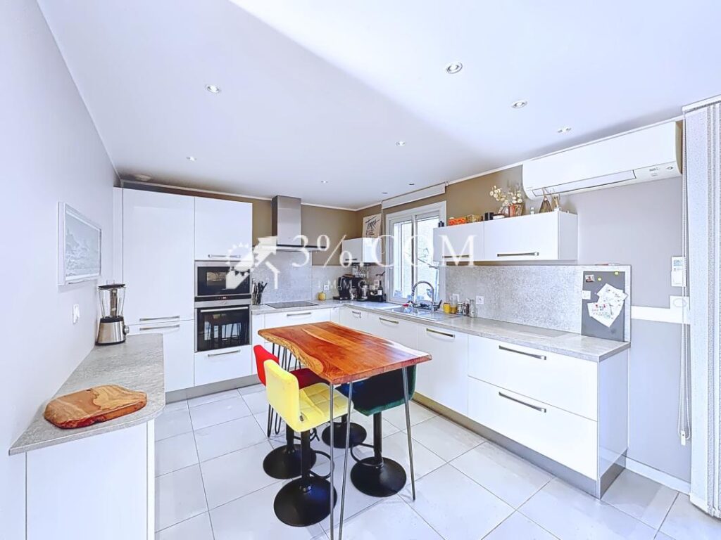 Villa contemporaine T5 de 100 m2 avec terrasse, jardin & pla – 6 pièces – 4 chambres – 100 m²