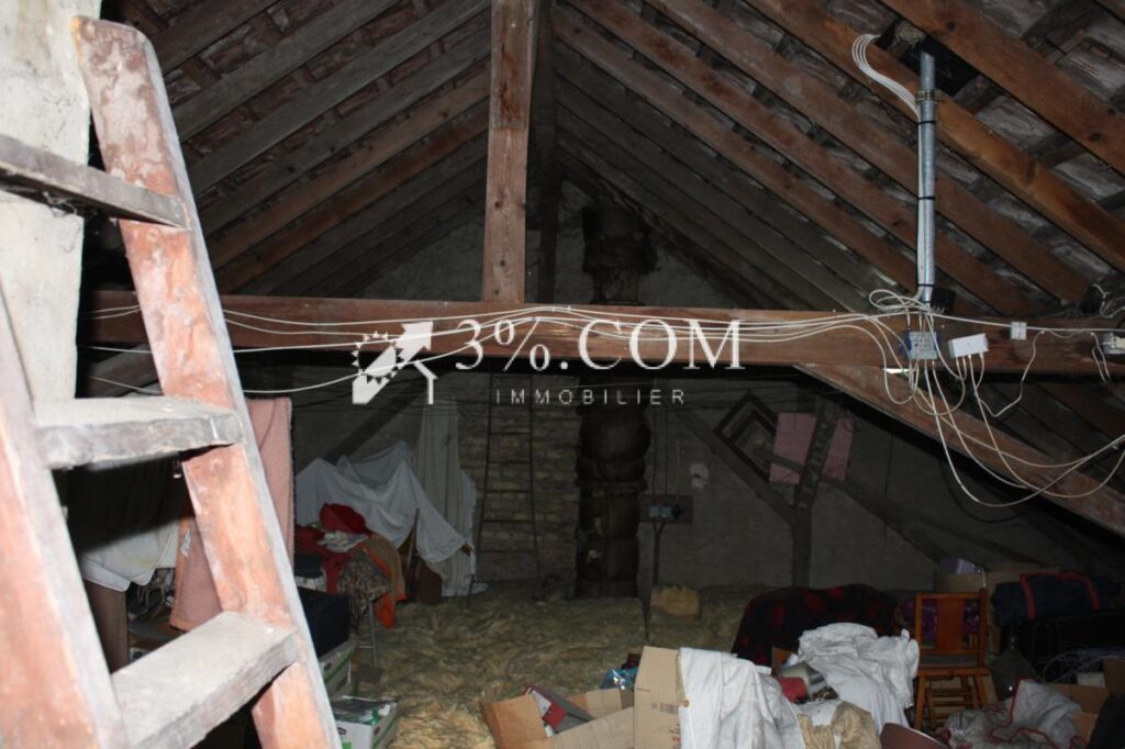 Maison de caractère 162 m2 combles aménageables 6,90 are – 5 pièces – 4 chambres – 162 m²