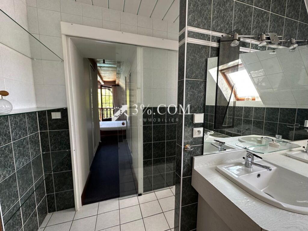 3%.COM – Maison avec piscine – 5 pièces – 3 chambres – 169 m²