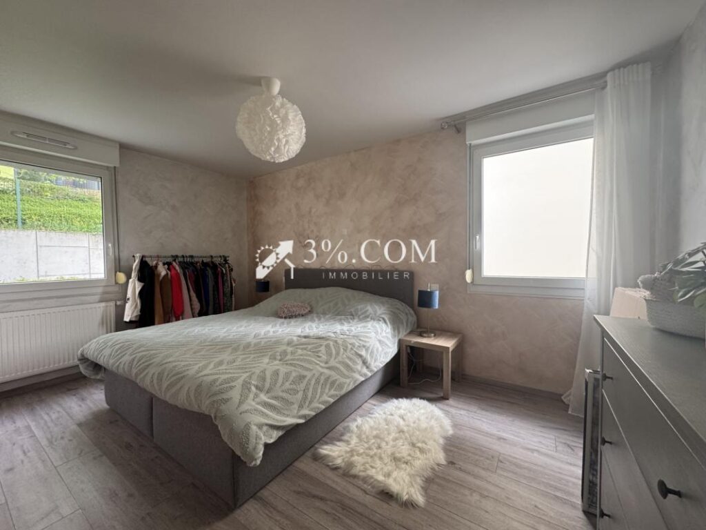 3%COM beau F3 avec terrasse et 2 places de parking- cave – 3 pièces – 2 chambres – 73 m²