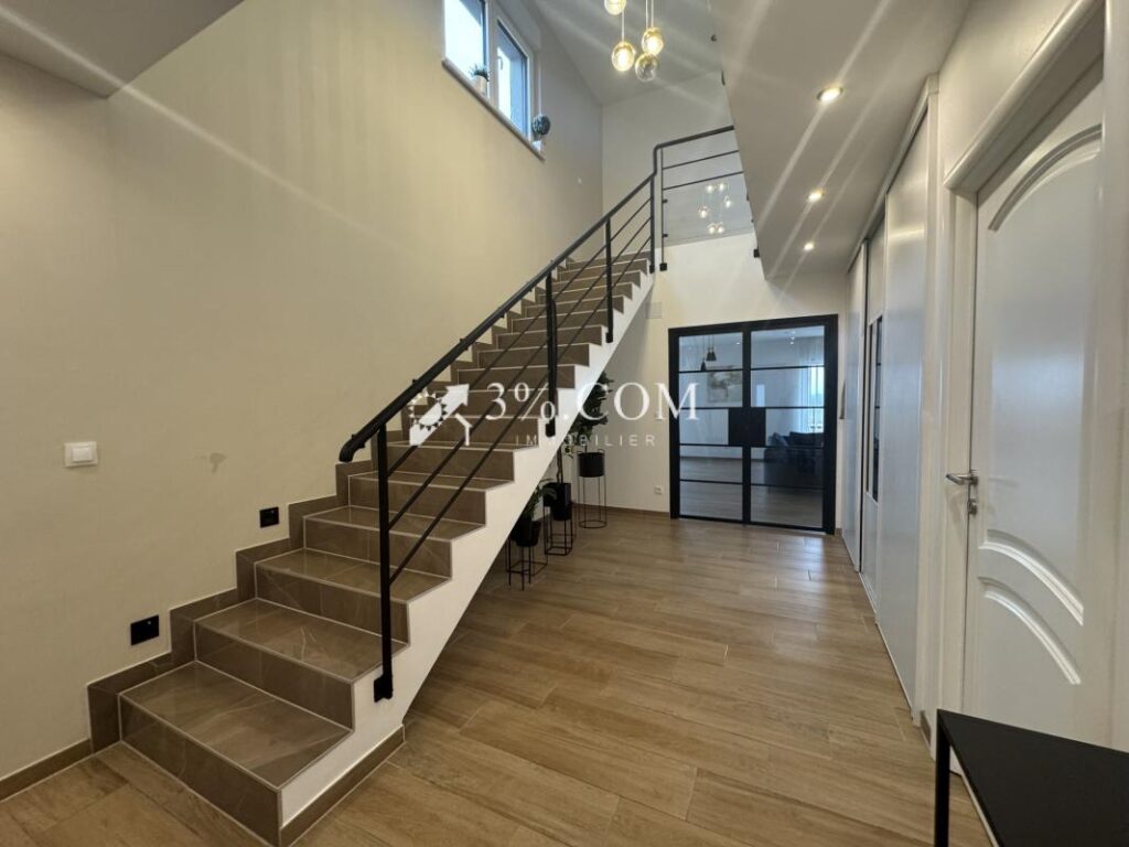 3%COM Belle maison d’architecte 4 chambres et 2 salles de b – 6 pièces – 4 chambres – 154 m²