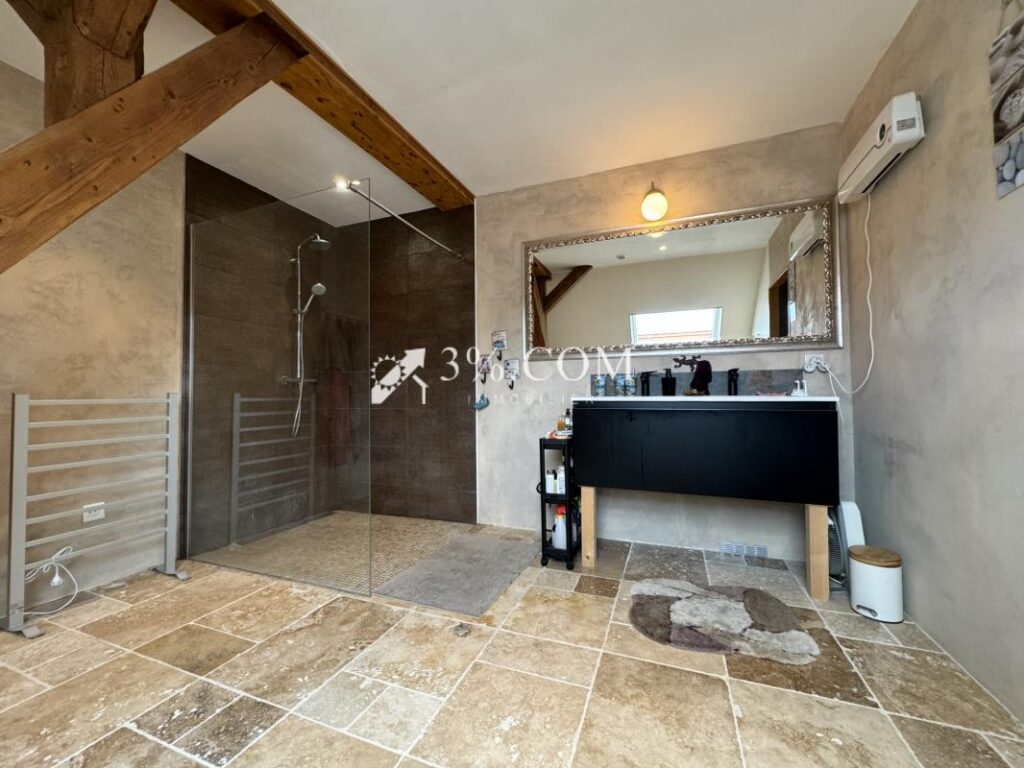 3%COM Très belle demeure avec piscine – 8 pièces – 5 chambres – 251 m²