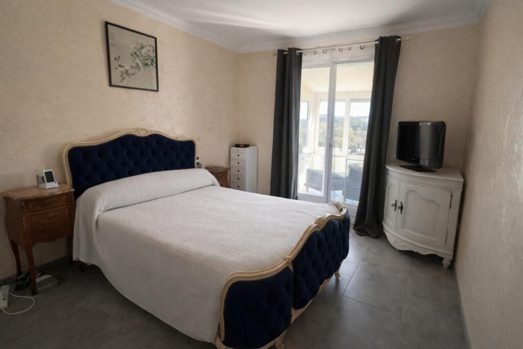 Ensemble immobilier Flassans 300 m2 – 11 pièces – 5 chambres – 330 m²