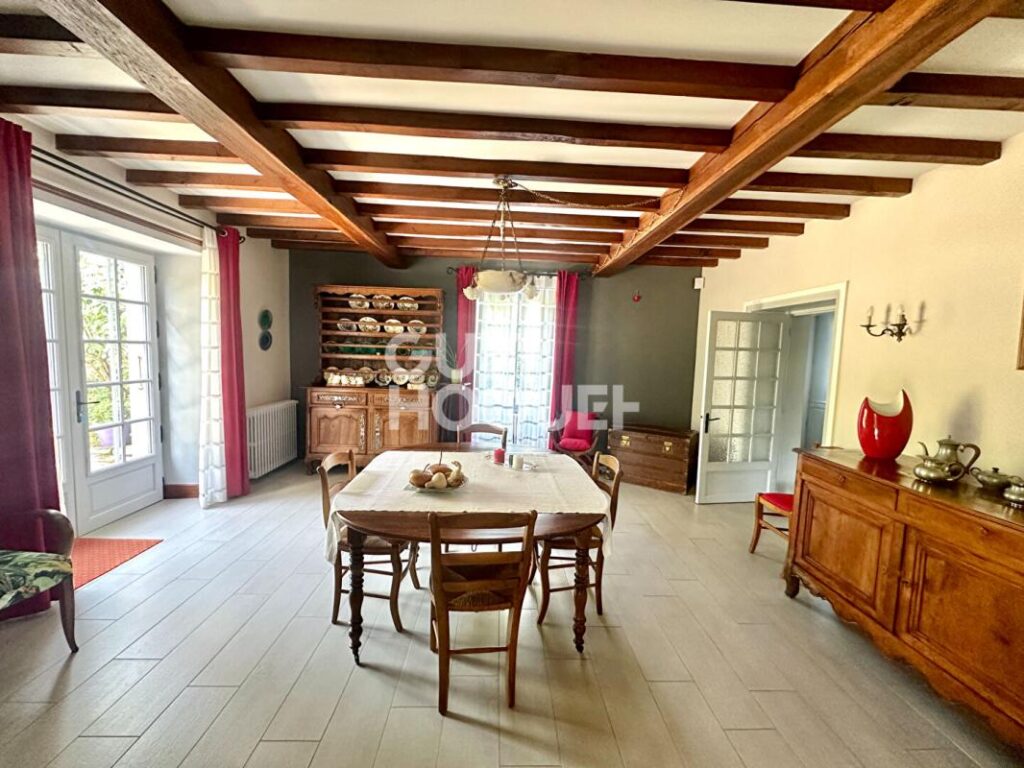 Maison à Foussais-Payré – 5 pièces – 6 chambres – 221 m²