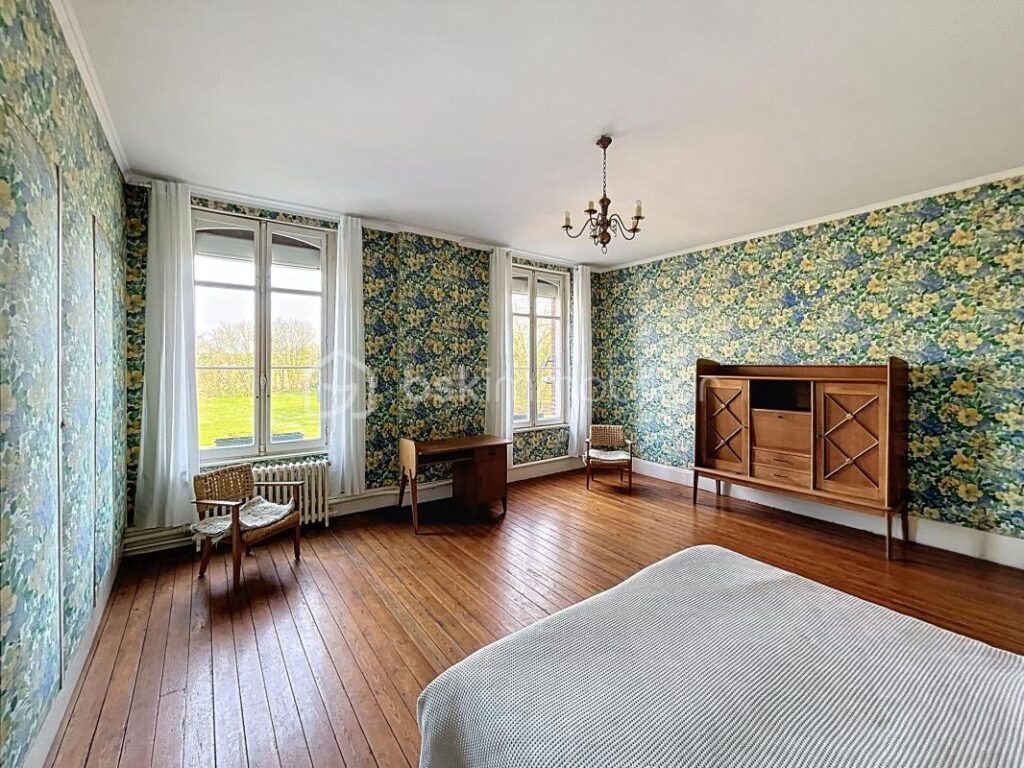 MAISON DE CARACTERE AVEC DEPENDANCE ET PARC ARBORE – 10 pièces – 6 chambres – 335 m²