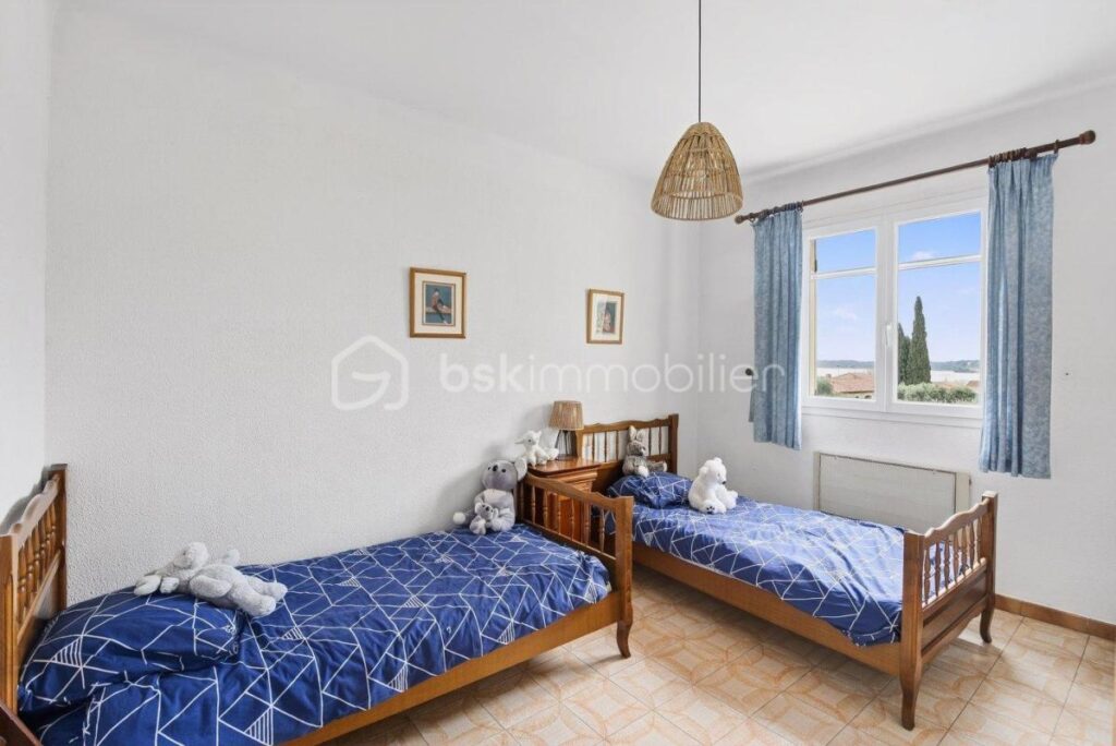 Maison familiale T5 avec piscine et vue sur l’Étang – Saint-Chamas – 5 pièces – 4 chambres – 130 m²