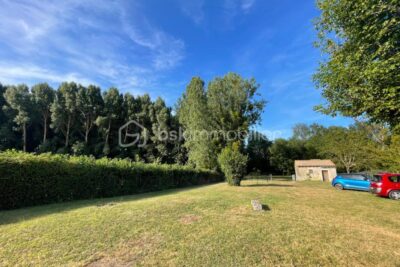 Maison en pierre de charme – 2 ch – Dépendances – 7 000 m² – 3 min de Cozes – 4 pièces – 2 chambres – 106 m²