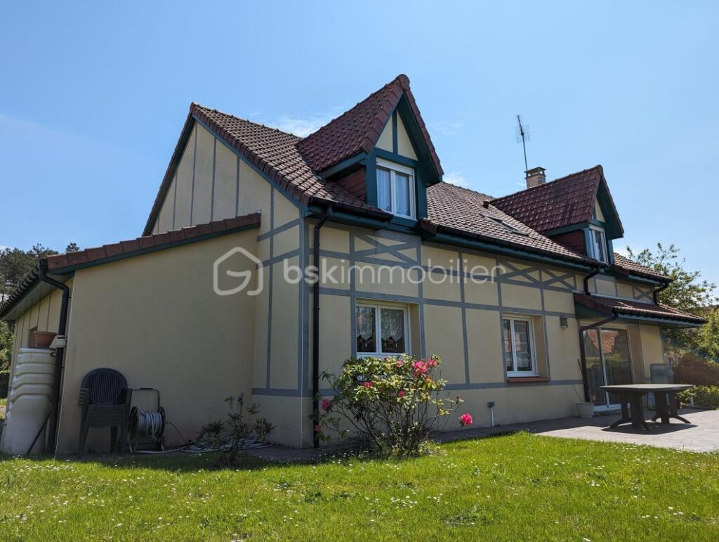 Propriété située au sein d’une résidence sécurisée – 7 pièces – 5 chambres – 155 m²