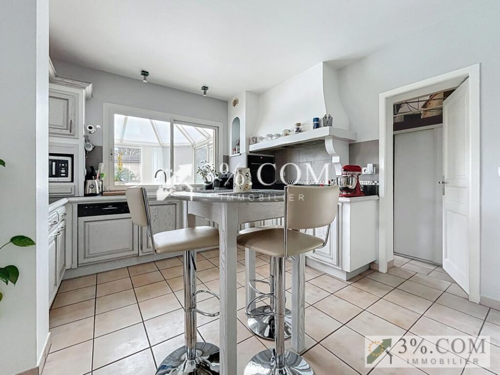 Maison 150,59 m2 habitables avec sous-sol et piscine dans se – 5 pièces – 4 chambres – 150 m²