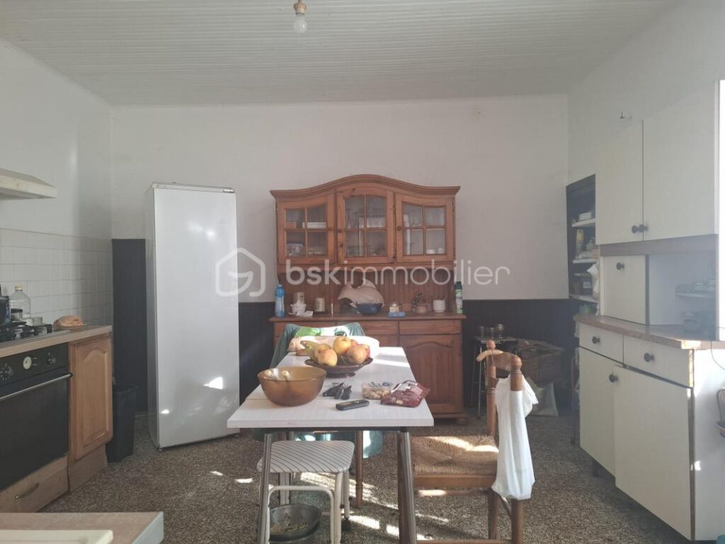 Corps de ferme en partie habitable – 500 m² sur terrain de 3000 m² – 6 pièces – 2 chambres – 109 m²