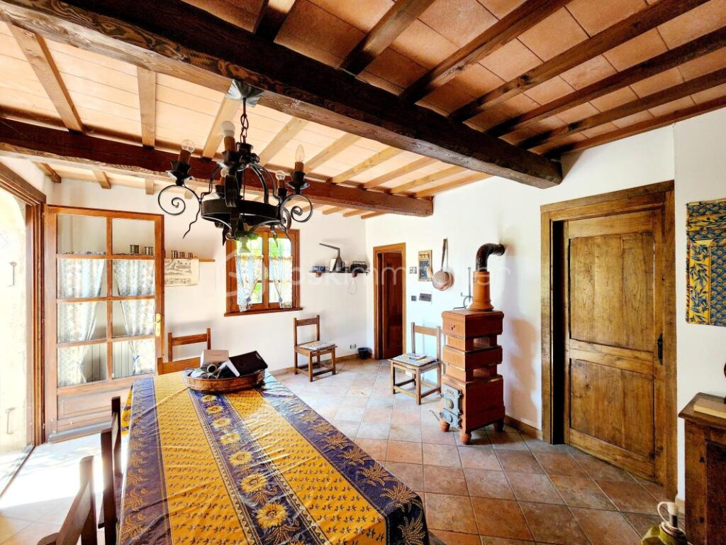 Mas Authentique au Cœur du Luberon sur plus de 2,7 hectares – 5 pièces – 3 chambres – 180 m²
