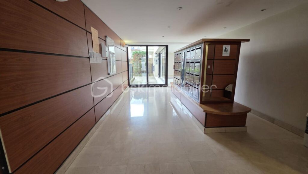 Appartement lumineux au cœur de la ville avec parking privé – 3 pièces – 2 chambres – 64 m²