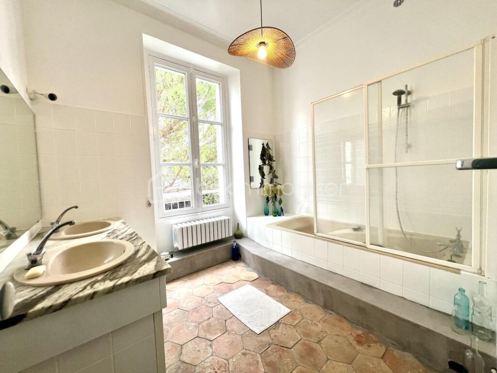 Maison bourgeoise au centre ville d’Etampes – 7 pièces – 6 chambres – 200 m²